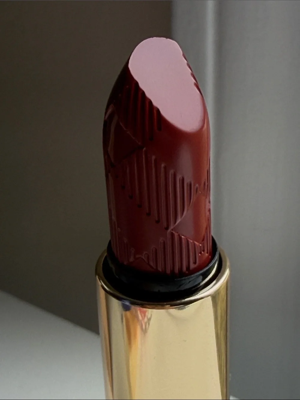 Burberry Kisses Lipstick 93 Russet - Deep Brick Red with Gold Case